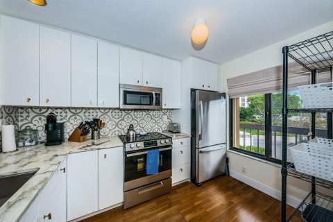 Condo in Saint Petersburg, Florida, 2 bedrooms  № 1149575 - photo 10