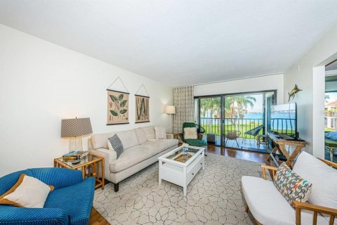 Condo in Saint Petersburg, Florida, 2 bedrooms  № 1149575 - photo 9