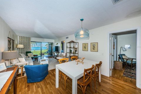 Condo in Saint Petersburg, Florida, 2 bedrooms  № 1149575 - photo 8