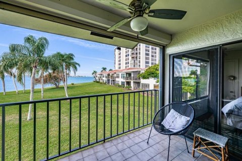 Condo in Saint Petersburg, Florida, 2 bedrooms  № 1149575 - photo 13