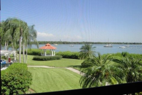 Condo in Saint Petersburg, Florida, 2 bedrooms  № 1149575 - photo 3