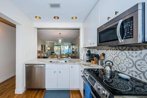 Condo in Saint Petersburg, Florida, 2 bedrooms  № 1149575 - photo 4