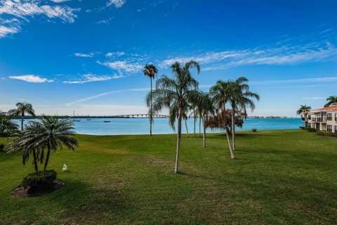 Condo in Saint Petersburg, Florida, 2 bedrooms  № 1149575 - photo 19
