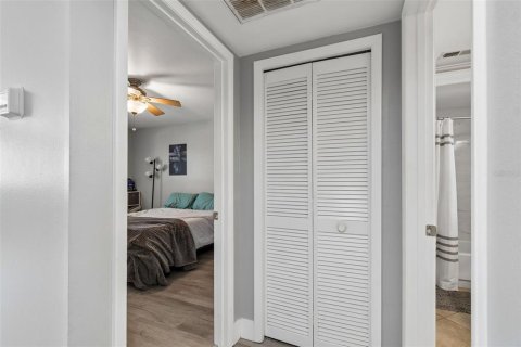 Condo in Clearwater, Florida, 1 bedroom № 2097284 - photo 16