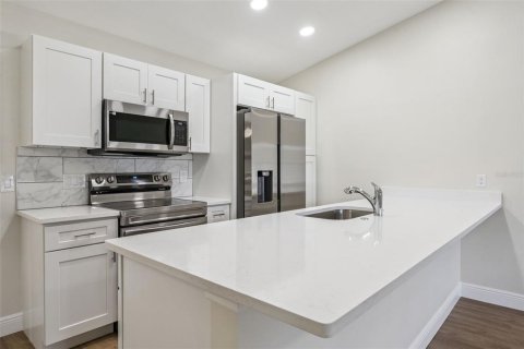 House in Tavares, Florida 2 bedrooms, 91.6 sq.m. № 2400077 - photo 15