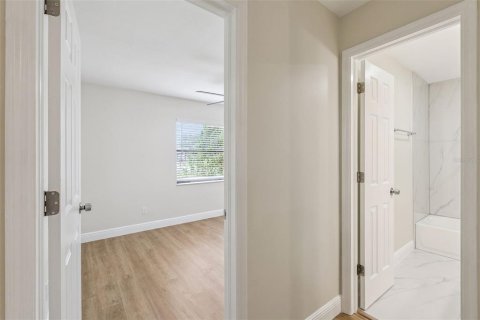 House in Tavares, Florida 2 bedrooms, 91.6 sq.m. № 2400077 - photo 23