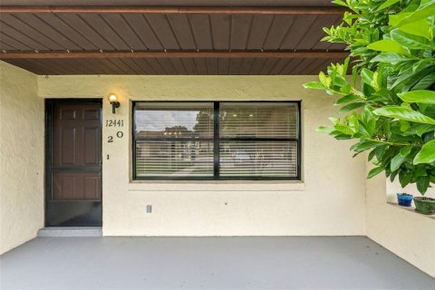 House in Tavares, Florida 2 bedrooms, 91.6 sq.m. № 2400077 - photo 3