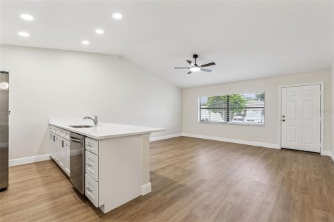 House in Tavares, Florida 2 bedrooms, 91.6 sq.m. № 2400077 - photo 8