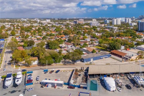 Propiedad comercial en venta en Miami, Florida № 1984675 - foto 20