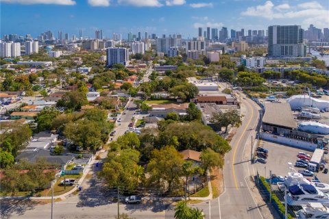 Propiedad comercial en venta en Miami, Florida № 1984675 - foto 15