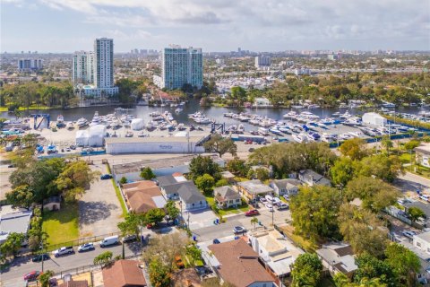 Propiedad comercial en venta en Miami, Florida № 1984675 - foto 10