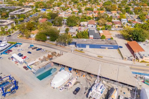 Propiedad comercial en venta en Miami, Florida № 1984675 - foto 16