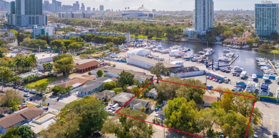 Propiedad comercial en Miami, Florida № 1984675