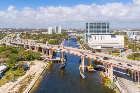 Propiedad comercial en venta en Miami, Florida № 1984675 - foto 7