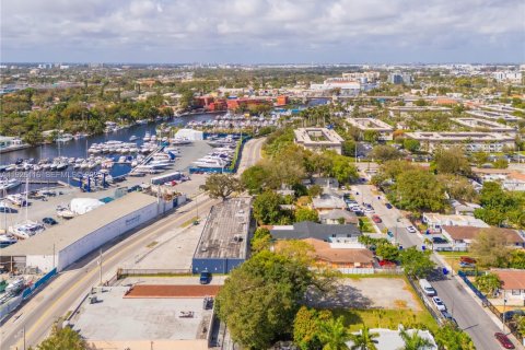 Propiedad comercial en venta en Miami, Florida № 1984675 - foto 12