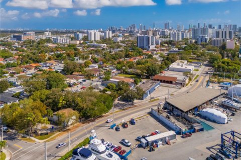 Propiedad comercial en venta en Miami, Florida № 1984675 - foto 14
