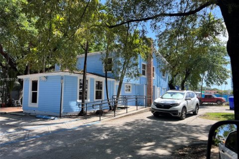 Propiedad comercial en venta en Miami, Florida № 1984675 - foto 5