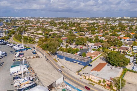 Propiedad comercial en venta en Miami, Florida № 1984675 - foto 18