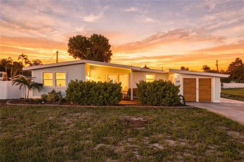 Villa ou maison à Saint Petersburg, Floride 3 chambres, 134.89 m2 № 2371153