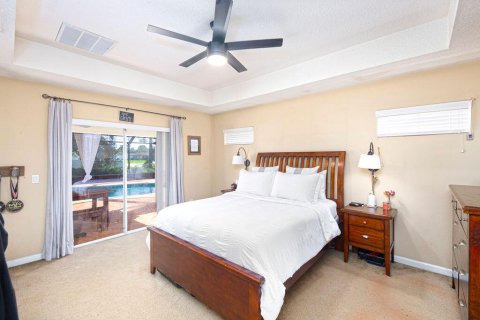 House in Port St. Lucie, Florida 4 bedrooms, 214.6 sq.m. № 2432829 - photo 13