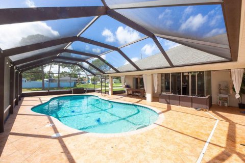House in Port St. Lucie, Florida 4 bedrooms, 214.6 sq.m. № 2432829 - photo 24
