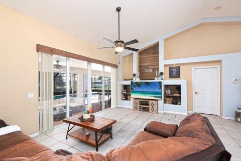House in Port St. Lucie, Florida 4 bedrooms, 214.6 sq.m. № 2432829 - photo 7