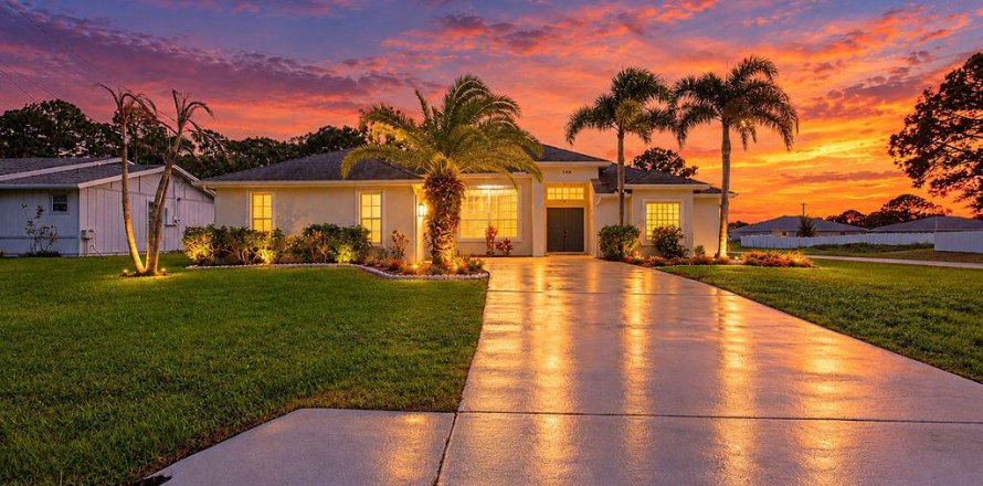 House in Port St. Lucie, Florida 4 bedrooms, 214.6 sq.m. № 2432829