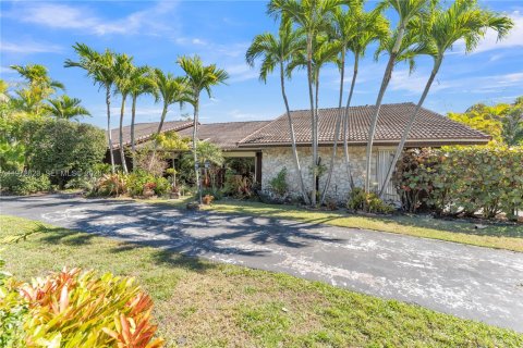 Снять в аренду виллу или дом в Пальметто-Бей, Флорида 5 спален, 338.07м2, № 2032928 - фото 2