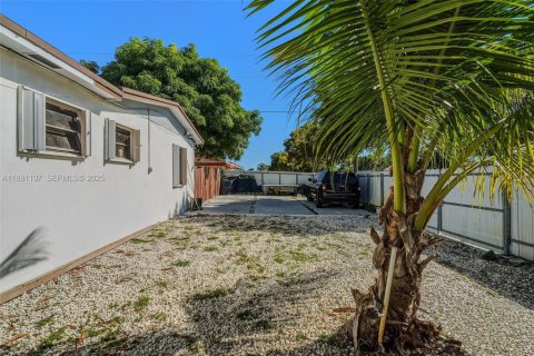 House in Miami Gardens, Florida 3 bedrooms, 127.09 sq.m. № 2180179 - photo 15