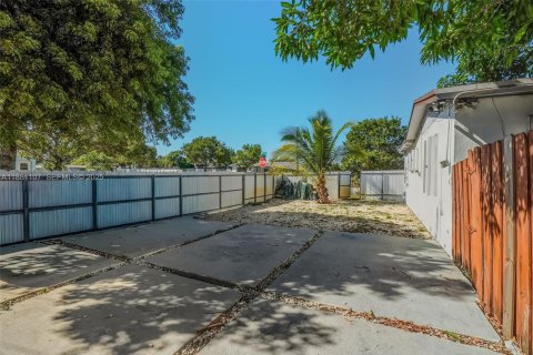 House in Miami Gardens, Florida 3 bedrooms, 127.09 sq.m. № 2180179 - photo 14