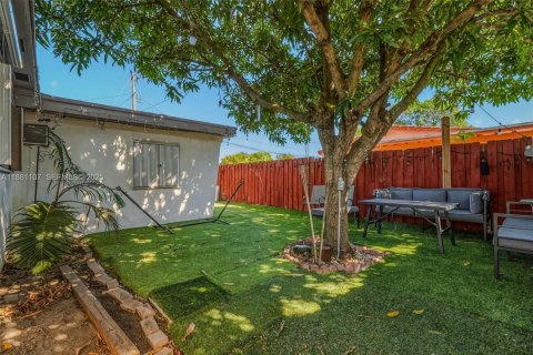 House in Miami Gardens, Florida 3 bedrooms, 127.09 sq.m. № 2180179 - photo 19