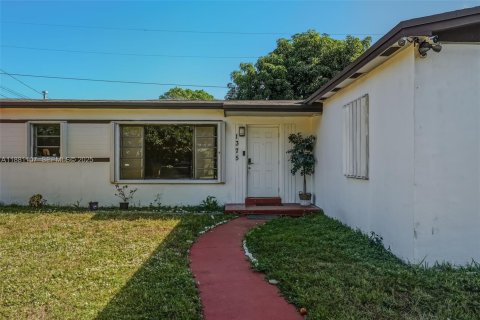 House in Miami Gardens, Florida 3 bedrooms, 127.09 sq.m. № 2180179 - photo 18