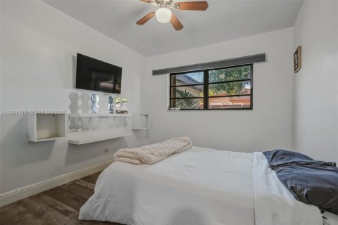 House in Miami Gardens, Florida 3 bedrooms, 127.09 sq.m. № 2180179 - photo 28