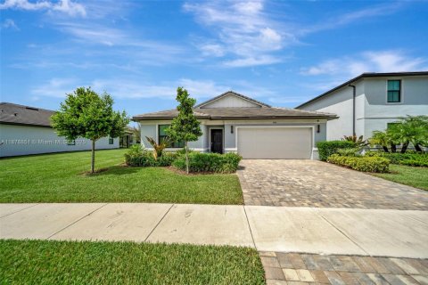 Villa ou maison à vendre à Lauderdale Lakes, Floride: 3 chambres, 153.01 m2 № 1925377 - photo 1