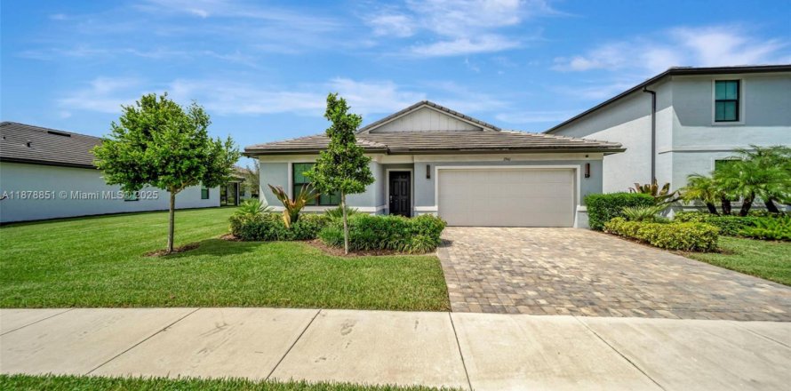Villa ou maison à Lauderdale Lakes, Floride 3 chambres, 153.01 m2 № 1925377