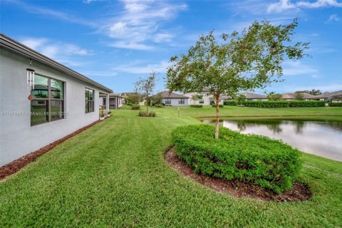 Villa ou maison à vendre à Lauderdale Lakes, Floride: 3 chambres, 153.01 m2 № 1925377 - photo 2
