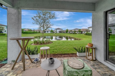 Villa ou maison à vendre à Lauderdale Lakes, Floride: 3 chambres, 153.01 m2 № 1925377 - photo 5