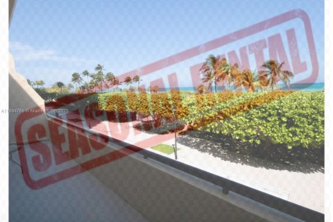 Снять в аренду кондоминиум в Майами-Бич, Флорида 2 спальни, 118.54м2, № 1763900 - фото 1