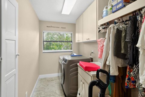 Casa en venta en Auburndale, Florida, 4 dormitorios, 229.84 m2 № 1907400 - foto 26