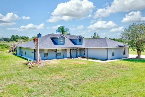 House in Lake Placid, Florida 4 bedrooms, 229.93 sq.m. № 2149158 - photo 3