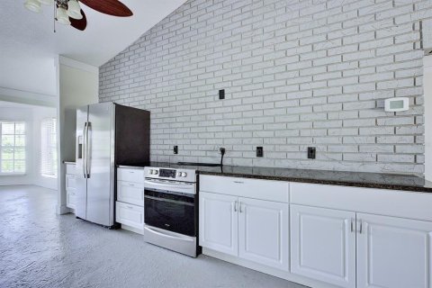 House in Lake Placid, Florida 4 bedrooms, 229.93 sq.m. № 2149158 - photo 11