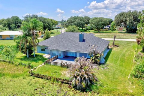House in Lake Placid, Florida 4 bedrooms, 229.93 sq.m. № 2149158 - photo 4