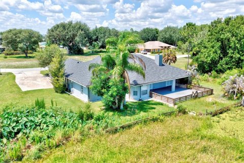 House in Lake Placid, Florida 4 bedrooms, 229.93 sq.m. № 2149158 - photo 2