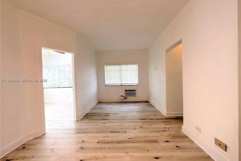 Condominio en alquiler en Miami Beach, Florida, 2 dormitorios, 66.89 m2 № 2049940 - foto 4