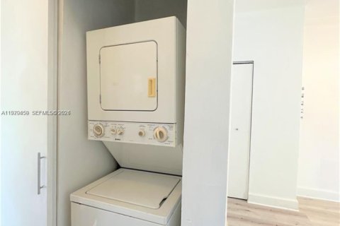 Condominio en alquiler en Miami Beach, Florida, 2 dormitorios, 66.89 m2 № 2049940 - foto 16