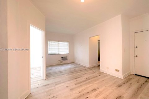 Condominio en alquiler en Miami Beach, Florida, 2 dormitorios, 66.89 m2 № 2049940 - foto 3