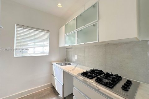 Condominio en alquiler en Miami Beach, Florida, 2 dormitorios, 66.89 m2 № 2049940 - foto 6
