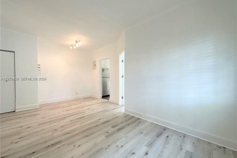 Condominio en alquiler en Miami Beach, Florida, 2 dormitorios, 66.89 m2 № 2049940 - foto 9