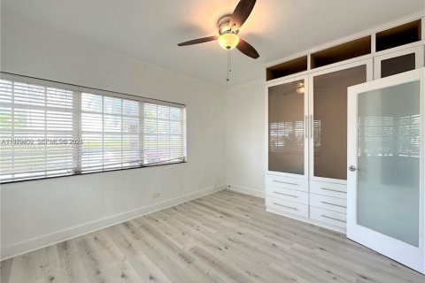 Condominio en alquiler en Miami Beach, Florida, 2 dormitorios, 66.89 m2 № 2049940 - foto 11