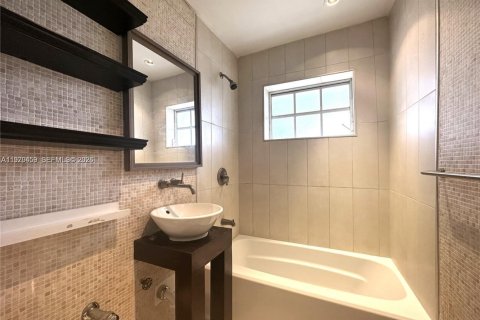 Condominio en alquiler en Miami Beach, Florida, 2 dormitorios, 66.89 m2 № 2049940 - foto 14